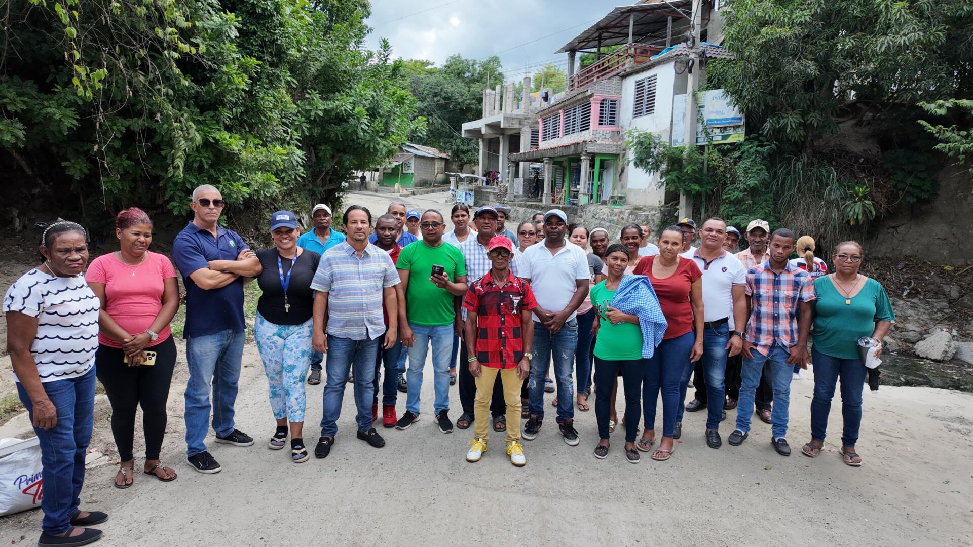 Paro municipal en Villa Los Almácigos; exigen construcción del puente de la ceiba y obras prioritarias