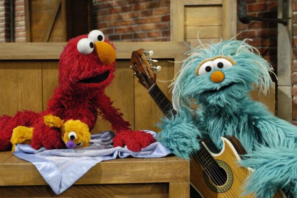 Piratean cuenta de X de personaje infantil “Elmo” para publicar mensajes antisemitas
