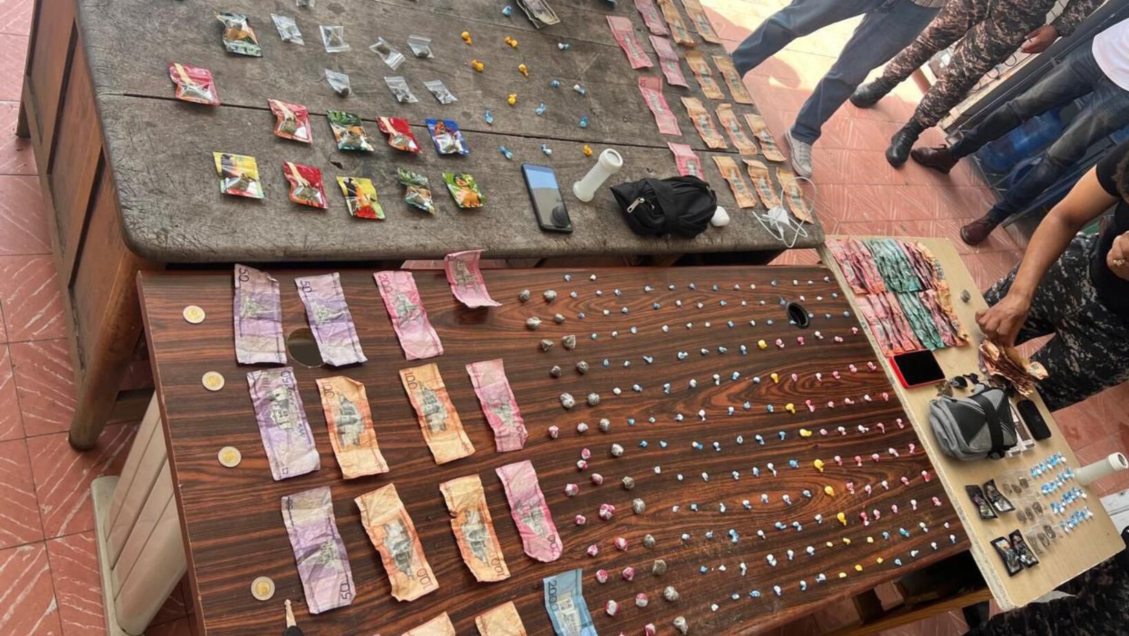 Policía desmantela puntos de drogas mediante operativos en Hato Mayor