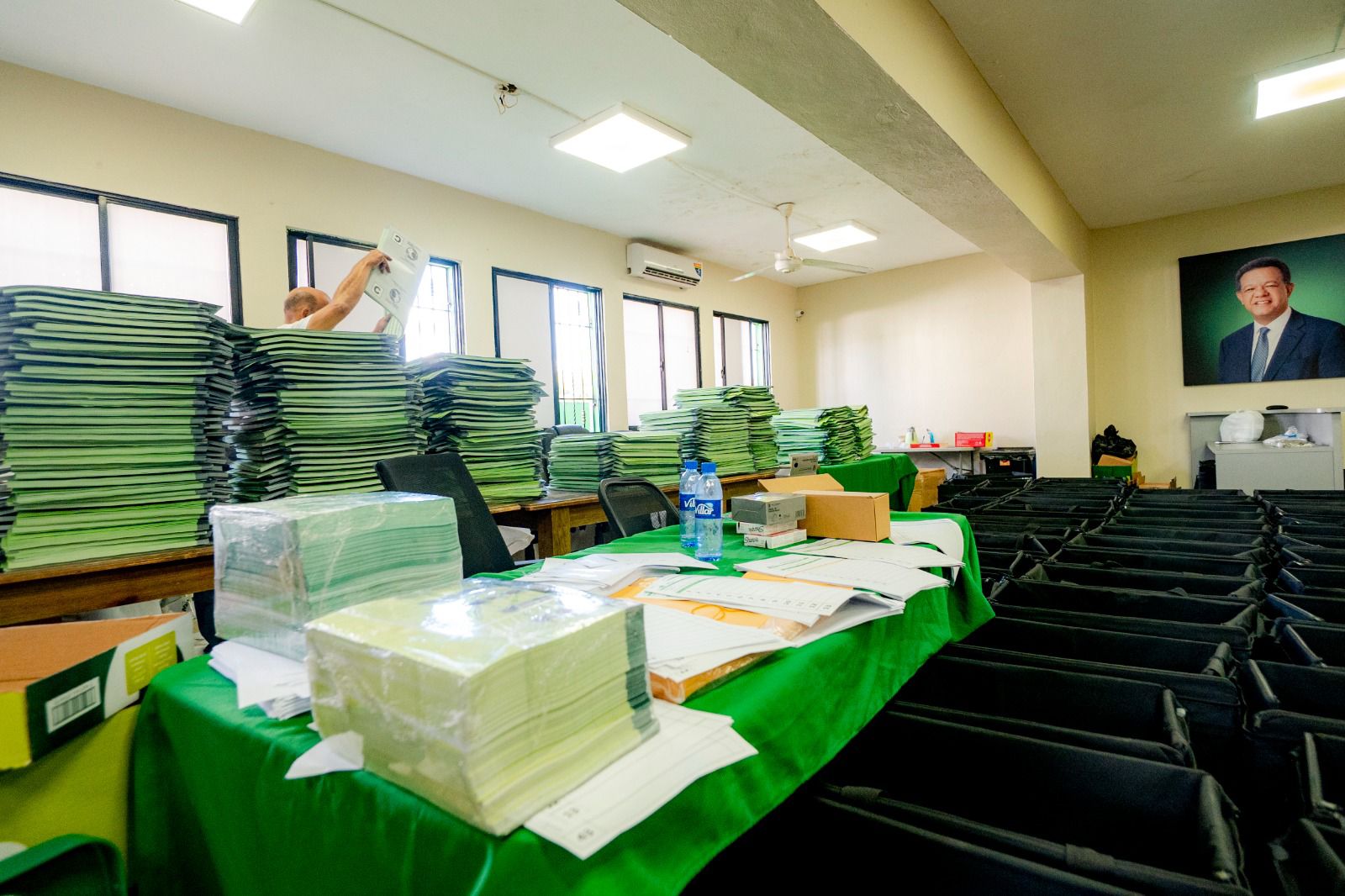 La Comisión Nacional Electoral del partido Fuerza del Pueblo informó que este domingo 3 de agosto se celebrarán sus primeras elecciones generales internas