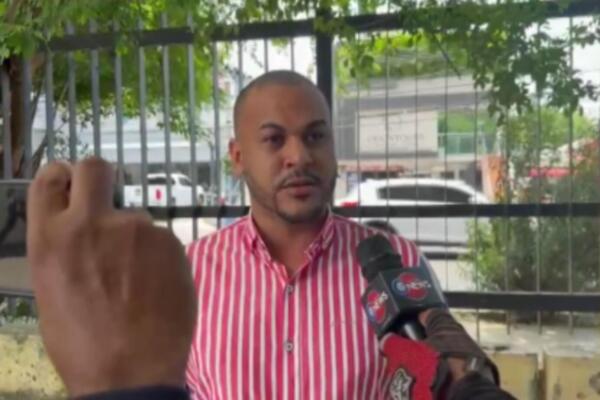 Albany Almonte, regidor de Santiago que denuncia persecución policial. 