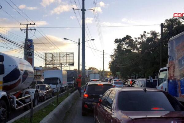 Al presentar las soluciones viales que se propone ejecutar el Gobierno en la avenida República de Colombia. Foto: Fuente externa 