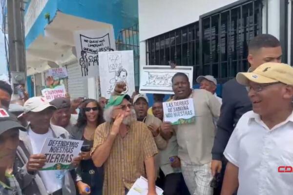 demandaron el cese del desalojo violento contra parceleros de la costera zona de El Limón. Foto: Fuente externa