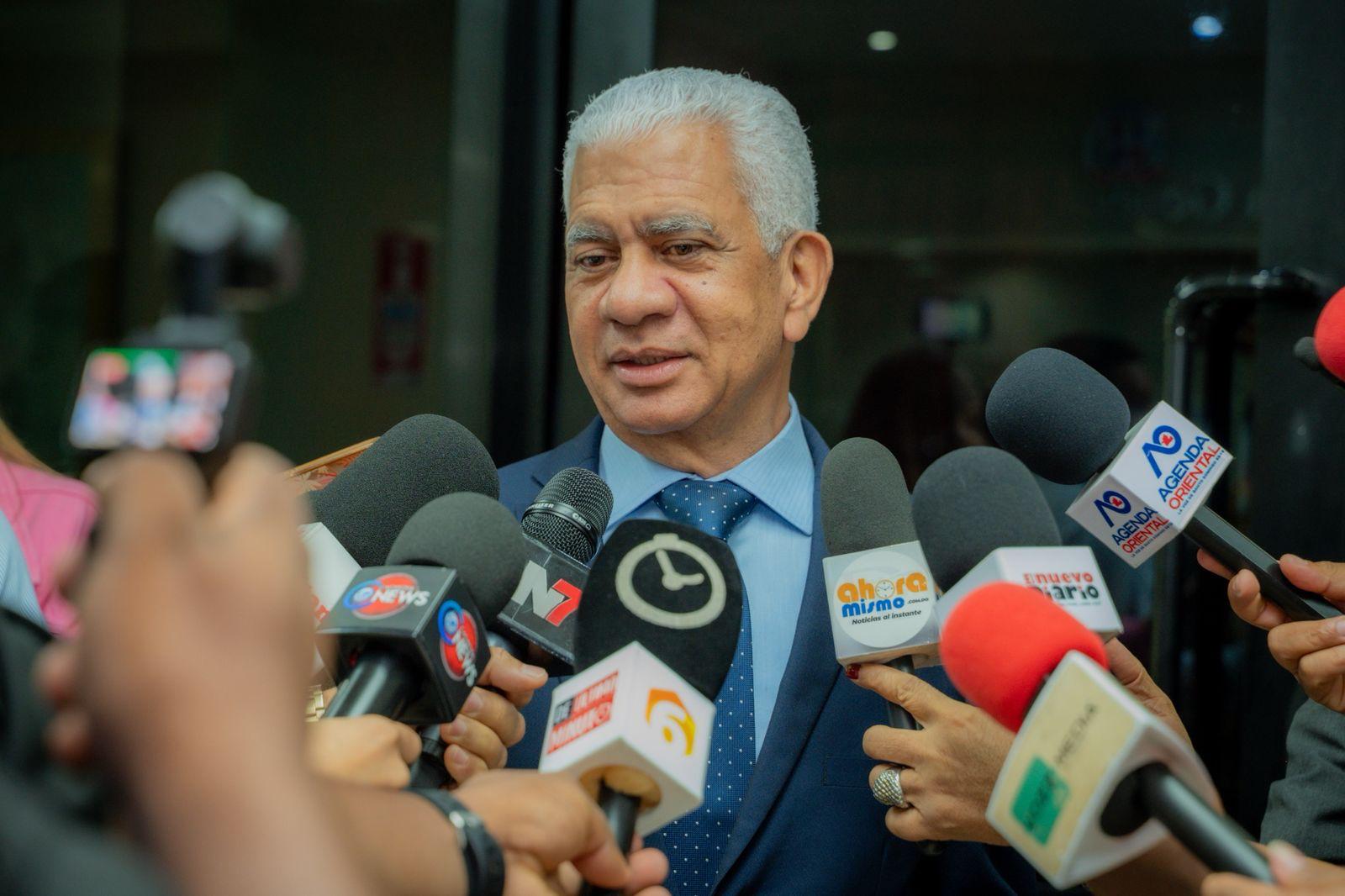 El congresista instó a los patronos a presentar por escritos los aspectos de la reforma con los que no están de acuerdo.