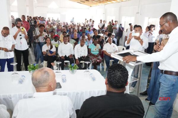 La entrega de títulos definitivos representa un cambio estructural para el distrito municipal.  Foto: Fuente externa 