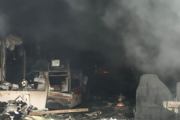 Bomberos de La Vega sofocan incendio tras tres horas de arduo trabajo.