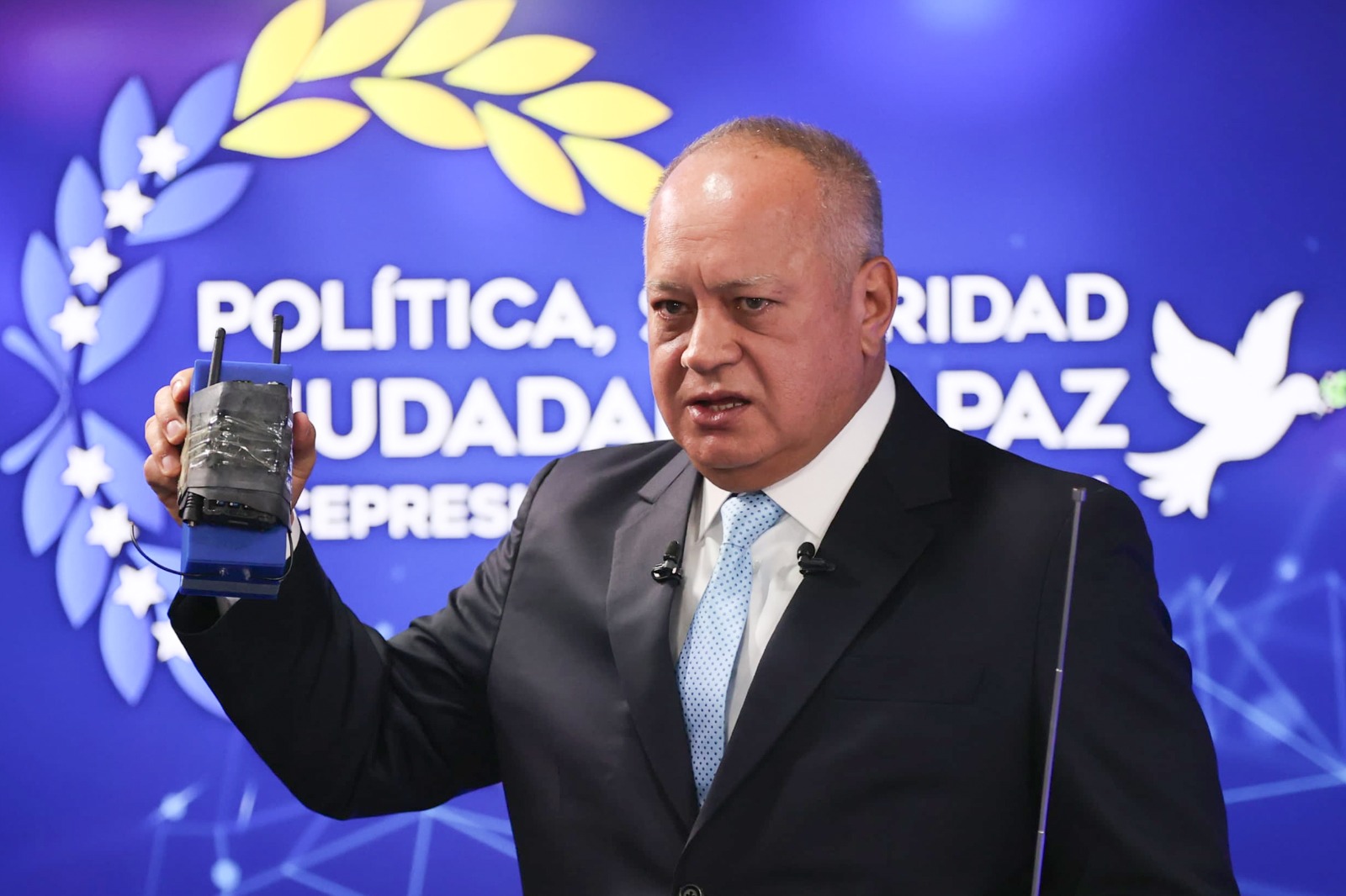 La líder opositora señaló, en una entrevista concedida al periodista Napoleón Bravo, que "Venezuela está a horas de la Florida (Estados Unidos), no a la distancia de Teherán", lo que consideró "una amenaza real".