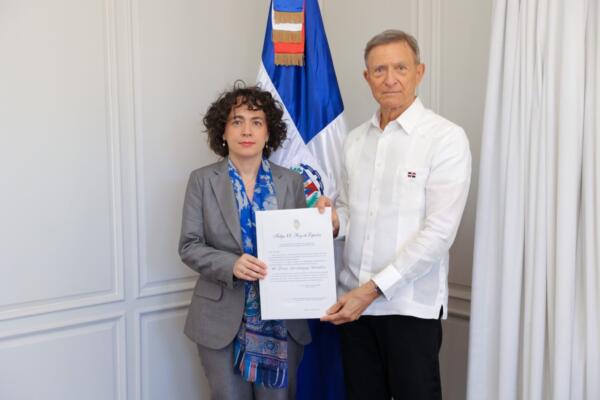El ministro de Relaciones Exteriores, Roberto Álvarez, recibió las Copias de las Cartas Credenciales de la nueva embajadora de España