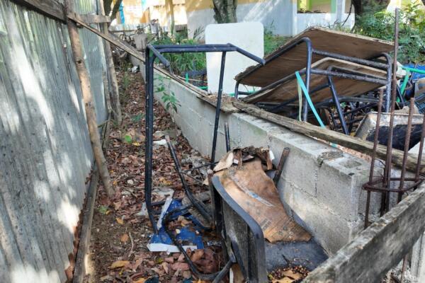Los planteles educativos presentan graves deficiencias estructurales, falta de mobiliario, carencia de materiales didácticos y aulas divididas.  Foto: CDN