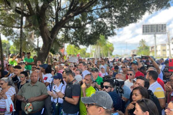 Protesta pacífica frente al Jardín Botánico en rechazo a posible intervención vial
