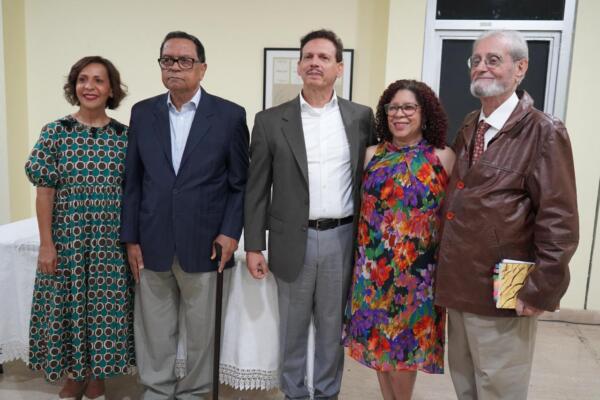 Los libros “Los cantos sagrados”, del poeta y narrador dominicano Leopoldo Minaya, y “Antología Poética”, del poeta y ensayista León David, fueron puestos en circulación en la Biblioteca Nacional Pedro Henríquez Ureña, de la Plaza de la Cultura.