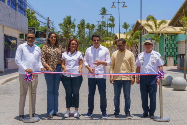 Collado afirma que la obra beneficia el turismo en la zona y mejora las condiciones de vida de sus residentes. Foto: Fuente externa