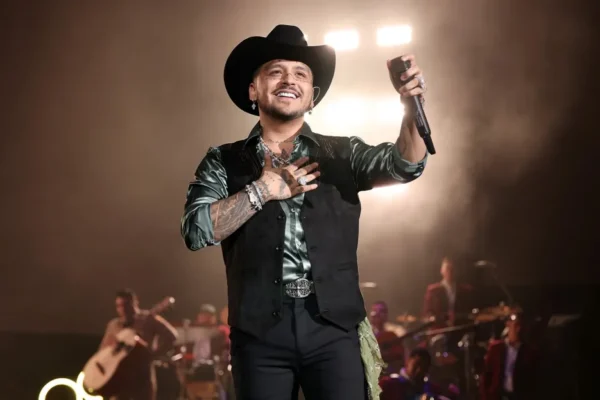 Así puedes recuperar tu dinero tras posponerse concierto de Christian Nodal 