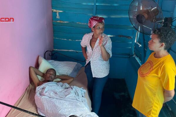 Genara manifestó a CDN que tiene que hacer de todo hasta limpiar casa para sostenerse. Foto: Fuente externa 