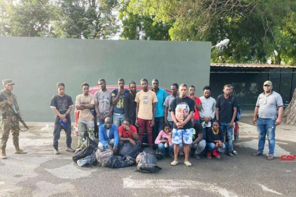 También en Valverde, una patrulla detuvo un automóvil con tres  haitianos. Foto: Fuente externa  