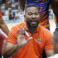 Yoel Feliz será el entrenador del club Rafael Barias en el Torneo de Baloncesto Superior Distrital 2025