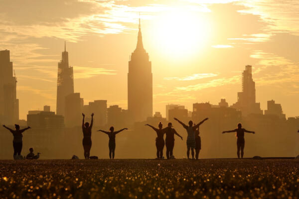 Termómetros llegan a marcar más de 100°F en Nueva York durante la ola de calor