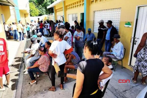 Los asistentes pudieron acceder a exámenes de papanicolaou, desparasitación infantil y la entrega gratuita de medicamentos. Foto: Fuente externa 
