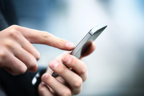 Según el Crees, esta elevada carga tributaria encarece el acceso a los servicios básicos de comunicación, afectando especialmente a las familias de bajos ingresos
