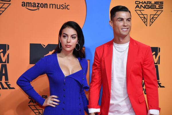 Foto de archivo del futbolista Cristiano Ronaldo y su pareja Georgina Rodríguez. EFE/Raúl Caro Cadenas
