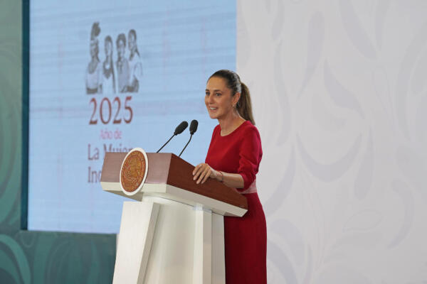 Fotografía cedida por la Presidencia de México de la mandataria mexicana, Claudia Sheinbaum, hablando en rueda de prensa este viernes, en Chetumal (México). EFE/ Presidencia de México /SOLO USO EDITORIAL/ NO VENTAS/ SOLO DISPONIBLE PARA ILUSTRAR LA NOTICIA QUE ACOMPAÑA (CRÉDITO OBLIGATORIO)