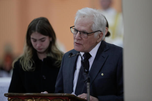 Fotografía de Miguel Uribe Londoño, padre del fallecido senador y precandidato presidencial Miguel Uribe Turbay. (Foto/EFE)