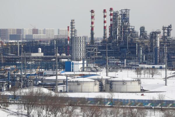 Foto archivo. Vista de la Refinería de Petróleo de Moscú Gazpromneft MNPZ JSC en Moscú, Rusia. EFE/EPA