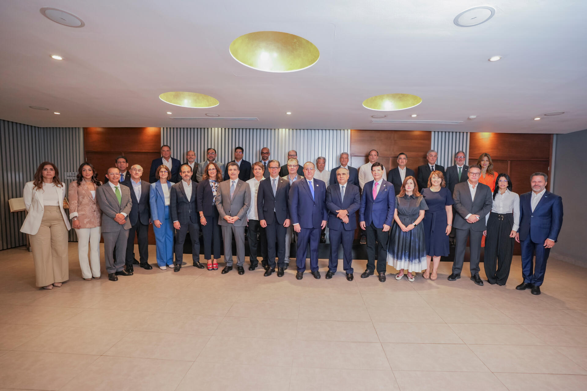 Hacienda y Conep impulsan diálogo sobre finanzas públicas