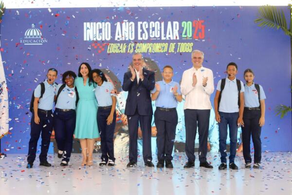 Luis Abinader inaugura año escolar 2025-2026 destacando entrega del 100 % de kits escolares y compromiso con la calidad educativa.