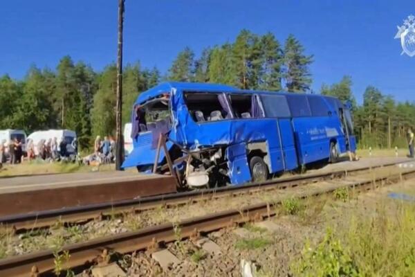 Accidente en Rusia, entre un autobús y un tren, Fuente: externa