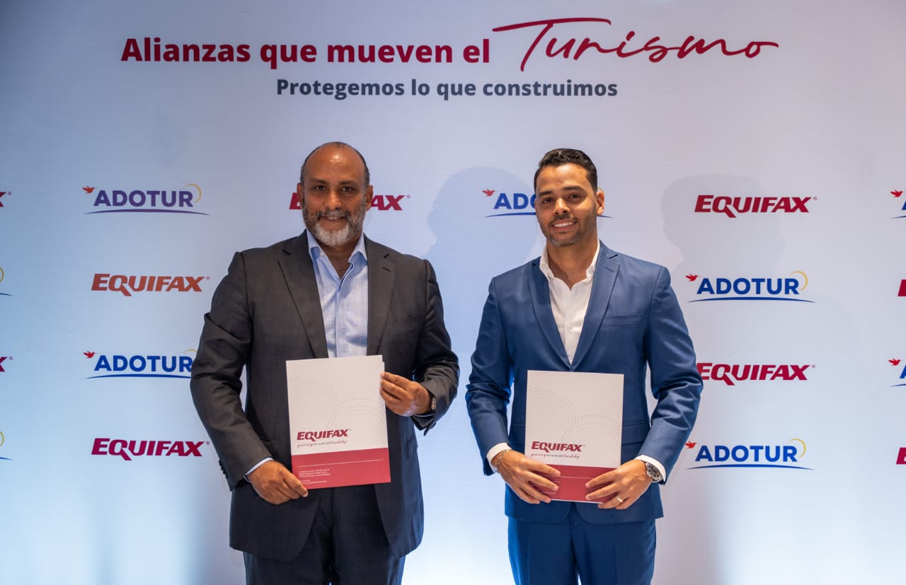 Adotur y Equifax firman acuerdo estratégico para fortalecer la seguridad y rentabilidad del sector turístico
