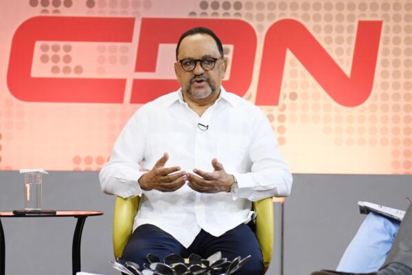 El consultor jurídico del Poder Ejecutivo, Antoliano Peralta, dijo que aunque el Código Penal es perfectible, representa una mejora penal / foto: Félix de la Cruz