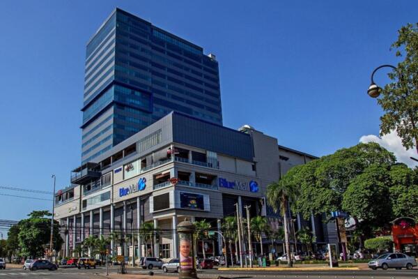 Grupo Velutini posicionó a RD como destino de lujo con BlueMall y WTC. Fallece su líder, Luis Emilio Velutini, dejando un legado empresarial único.
