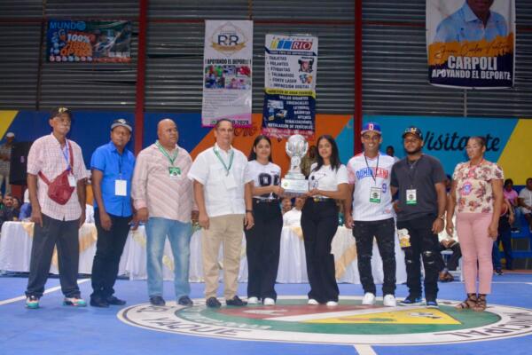 Con gran entusiasmo y emoción, se llevó a cabo el acto inaugural del XIV Torneo de Baloncesto Superior de Hato del Yaque, uno de los eventos deportivos más importantes de la región.