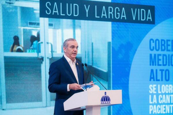 El presidente Luis Abinader en LA Semanal con la Prensa. Foto: Presidencia de la República.