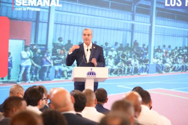 El mandatario destacó durante LA Semanal con la Prensa cómo el Inefi transforma el deporte escolar, fomentando valores, salud y disciplina con formación docente, entrega de utilería, infraestructuras dignas y alianzas que impulsan el talento desde las aulas.