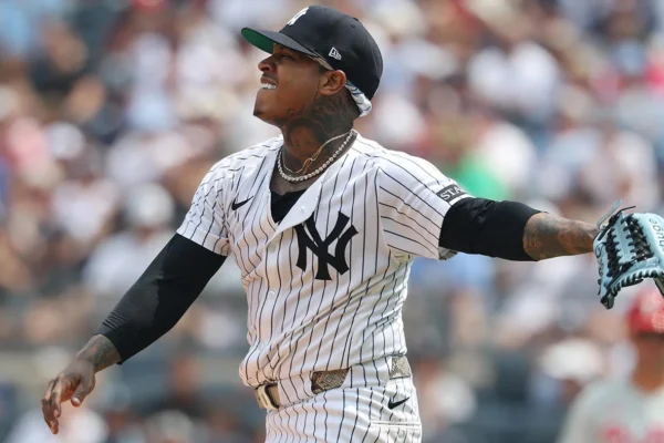 Stroman estaba en su segunda campaña en el Bronx, luego de tener récord de 10-9 con efectividad de 4.31 en 30 juegos (29 aperturas) en el 2024.


