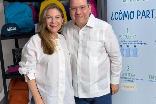 Carolina y Yayo se unen en Plásticos por Útiles Escolares. Foto: fuente externa