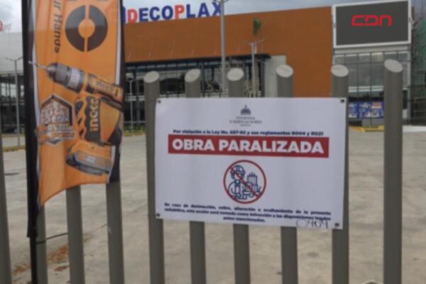 Construcción de “Decoplax” en Santiago es cerrada tras violar Ley de Edificaciones. 