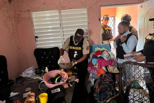 Fueron ocupadas 107 porciones de un polvo blanco y 45 porciones de un vegetal. (Foto/externa)