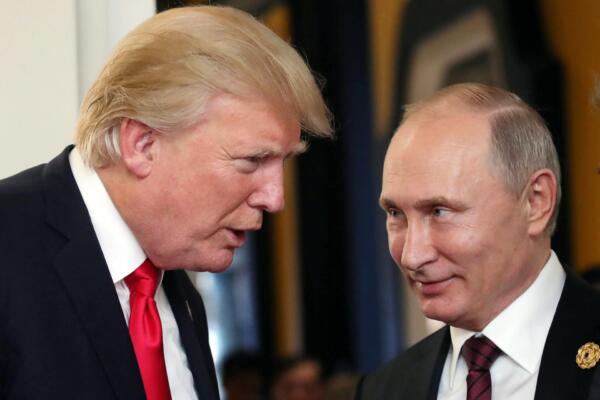 Encuentro del presidente ruso Vladimir Putin (D) y el presidente de EE.UU. Donald J. Trump