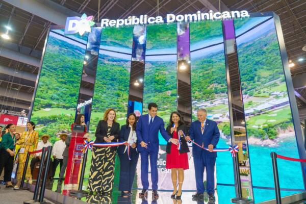 Ministro David Collado inaugura stand dominicano
Foto: fuente externa