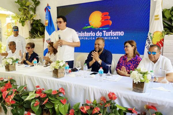 El ministro de Turismo, David Collado, entregó la reconstrucción de calles en Sosúa con una inversión de RD$96 millones,