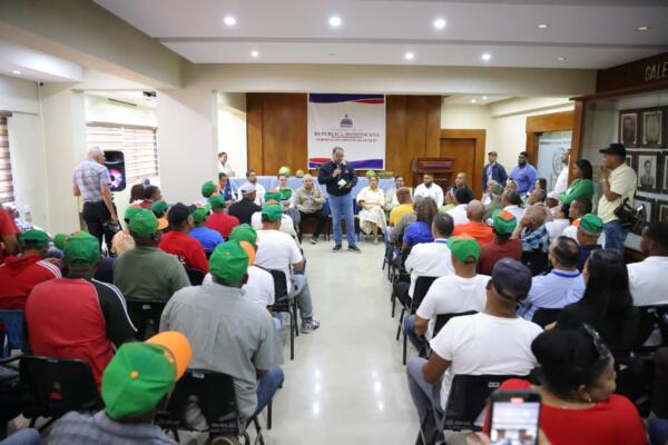 Pablo Ulloa participa en encuentro entre autoridades y líderes locales que exigen diversas soluciones para sus localidades. Resalta que la vía del diálogo es la más prudente.