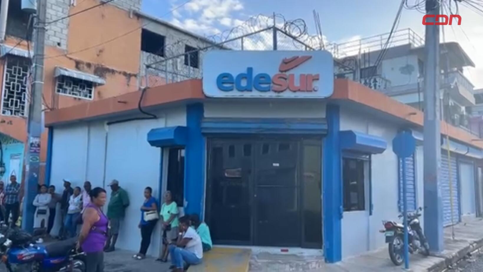 Denuncian constantes apagones en Villa Altagracia