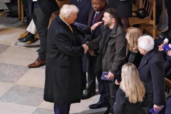 El presidente norteamericano, Donald Trump, saluda a su homólogo ucraniano, Volodímir Zelenski