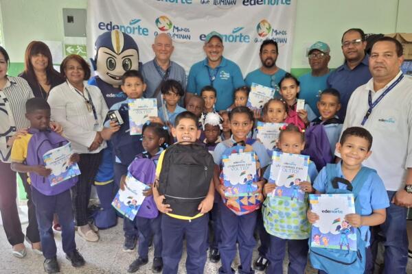 Con la entrega de mochilas y útiles escolares, Edenorte reafirma su compromiso con el desarrolla de la educación. 