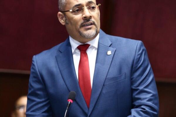Eduard Espiritusanto, nuevo vocero del Partido Fuerza del Pueblo