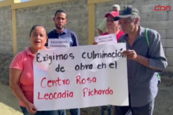 Comunitarios exigen terminación de trabajos en centro educativo de Jánico.