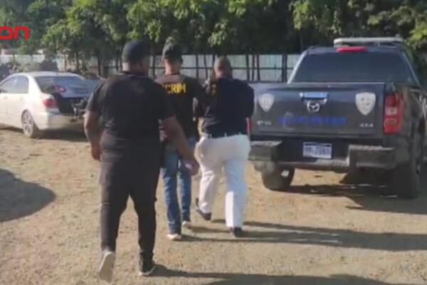 Vásquez había resultado detenido con trece matrículas falsas en su poder